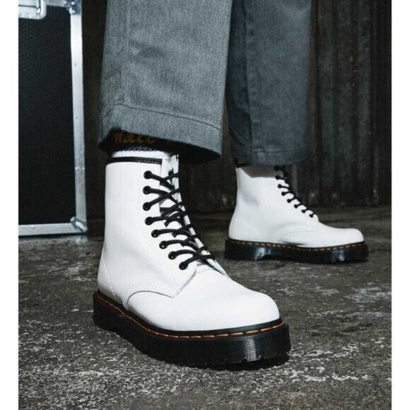 Dr. Martens 11821 Lace Up 8-Eye Combat Boots White Smooth Leather Wms US 5 EU 36 - Picture 1 of 11